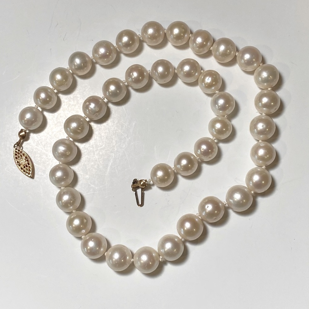 SJC Hand Knotted Shell Pearl Necklace w/GF Clasp